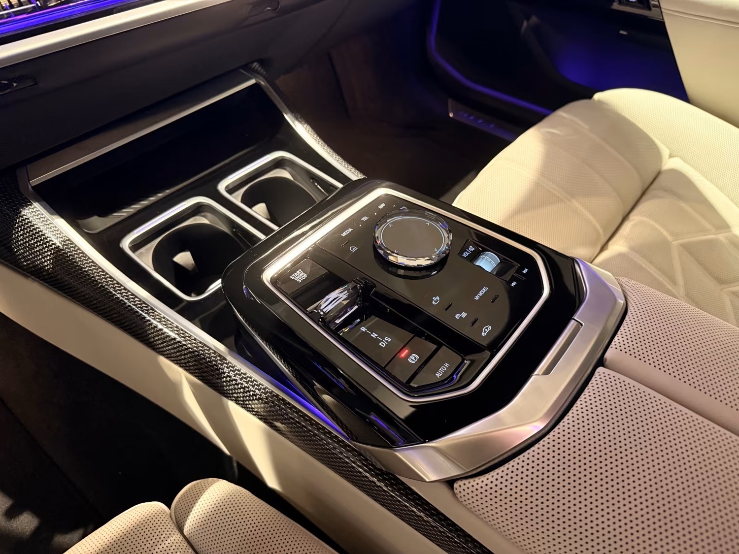 2025 BMW 740 d xDrive M Sport*All Extra* - Image 7