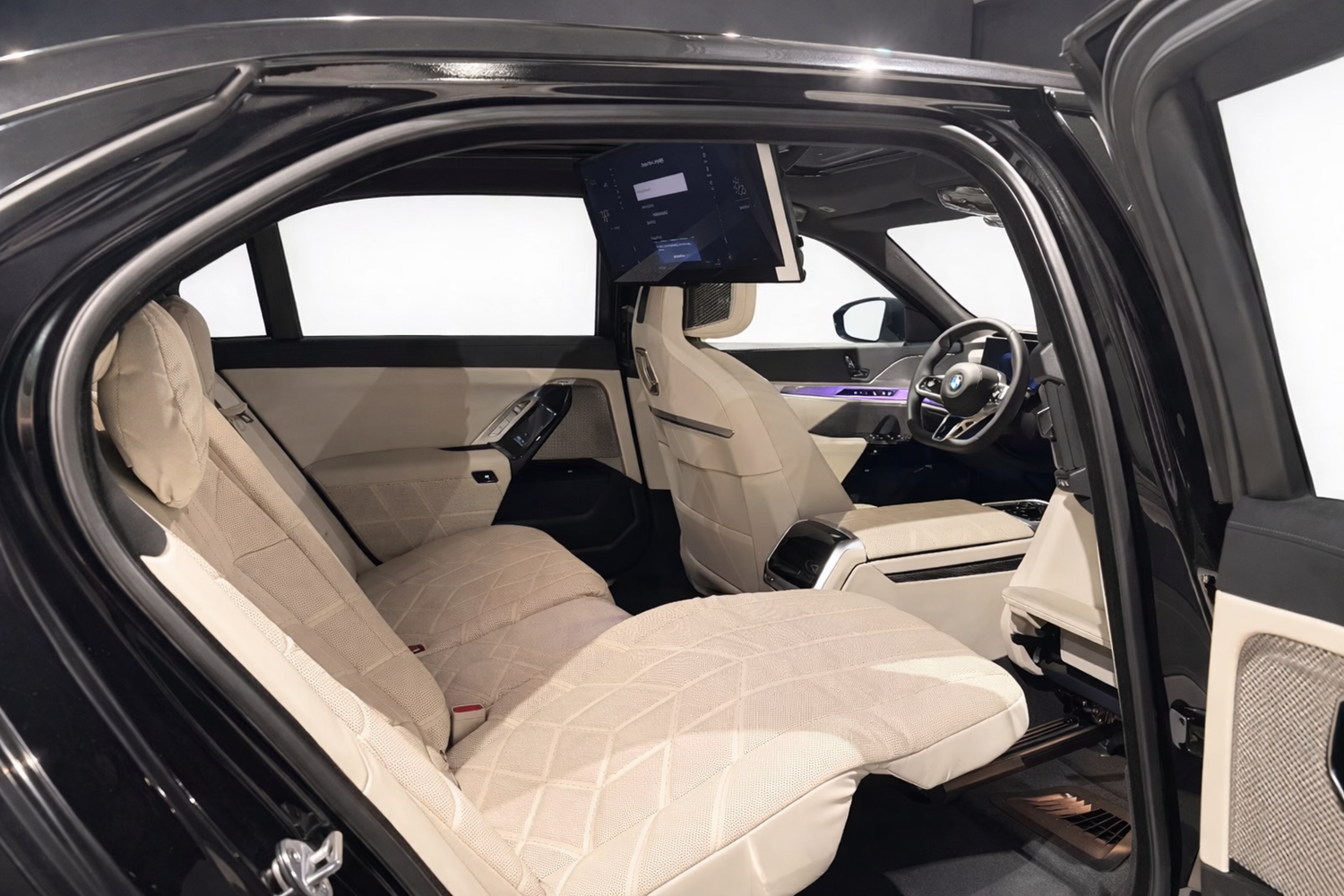 2025 BMW 740 d xDrive M Sport*All Extra* - Image 6